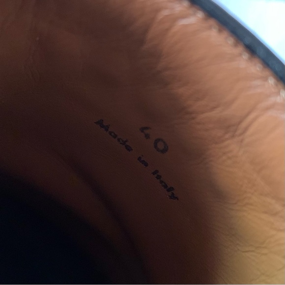 AUTHENTIC GIVENCHY black leather with studs SNEAKERS Size 40 Euro - Picture 10 of 10